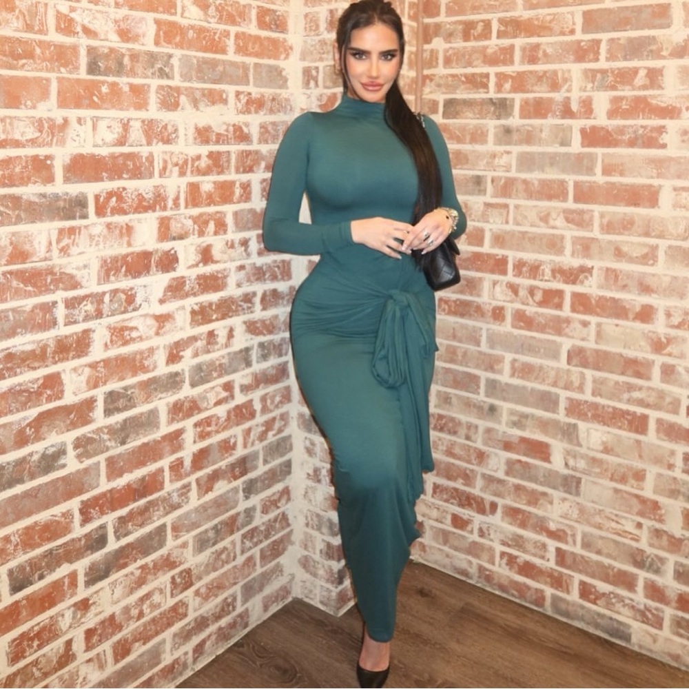 Naked wardrobe dress in a size XS worn once. Fits like a glove